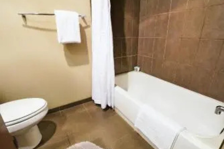 Room 10 of 19