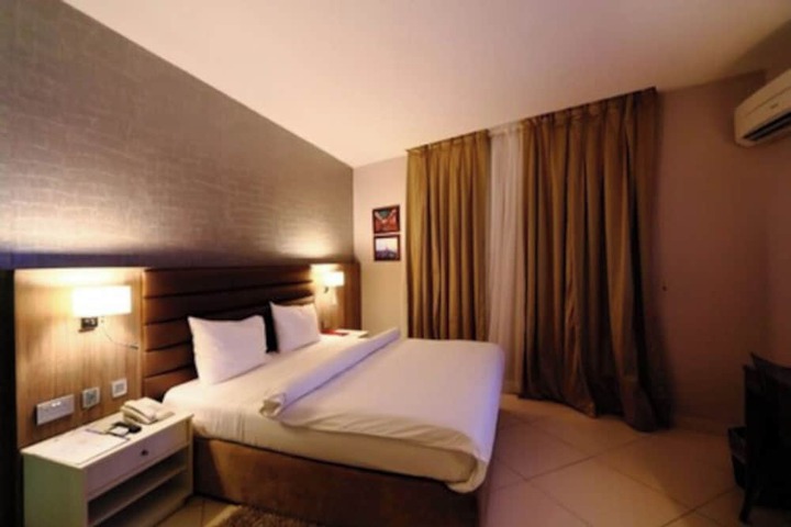 Room 8 of 24