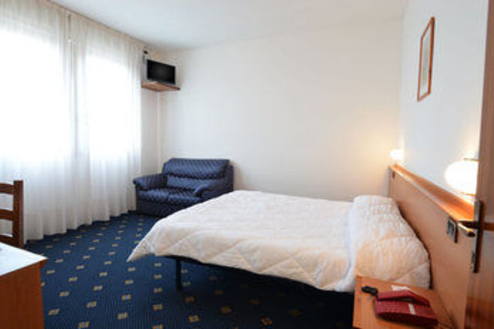 Room 18 of 50
