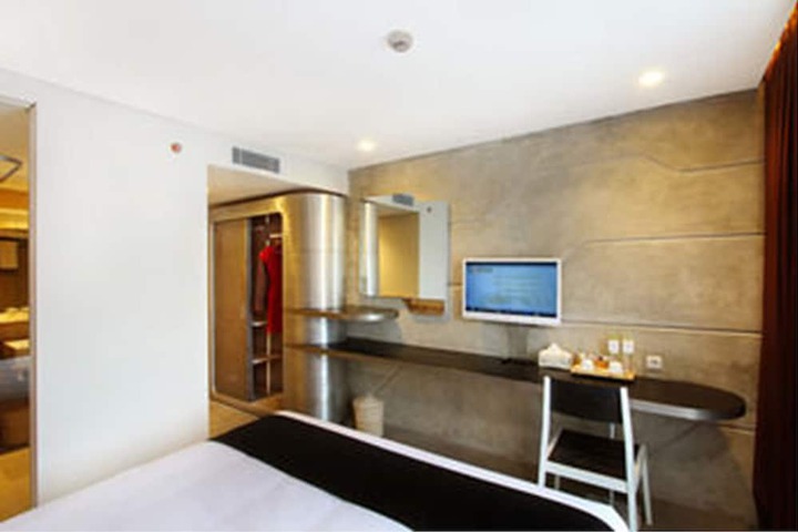 Room 5 of 64