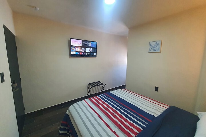 Room 3 of 140