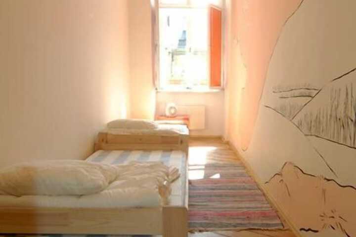 Room 12 of 37