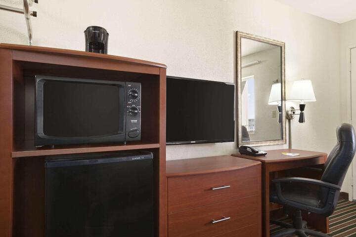 2 Double Beds (1 of 5)