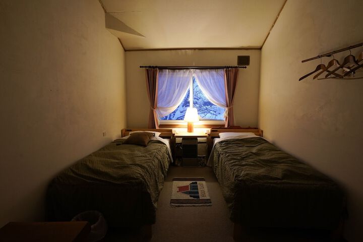 Room 12 of 258