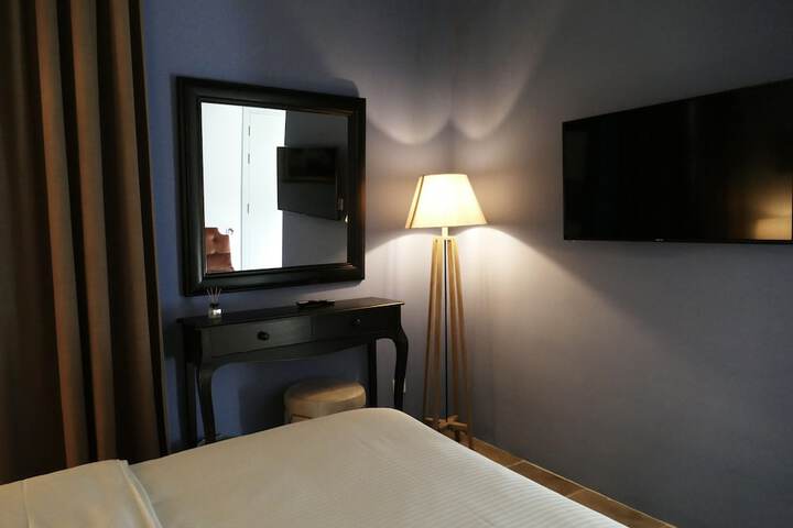 Room 28 of 97
