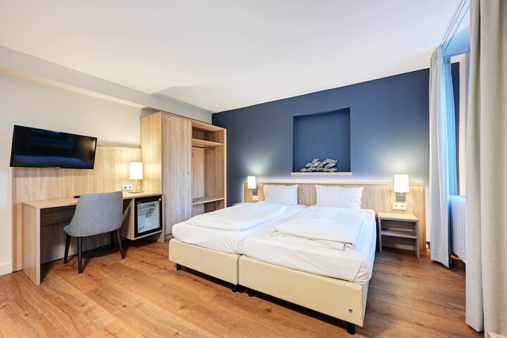 Room 16 of 33