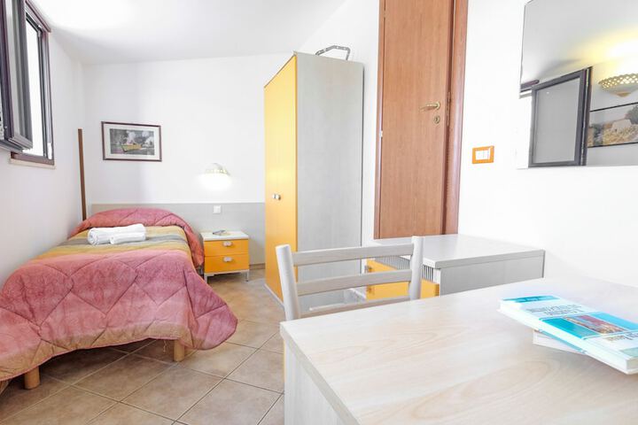Room 12 of 37