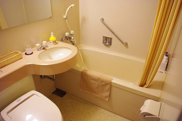 Room 12 of 32