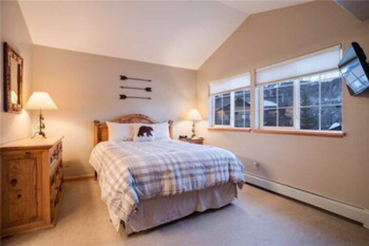 Room 32 of 35