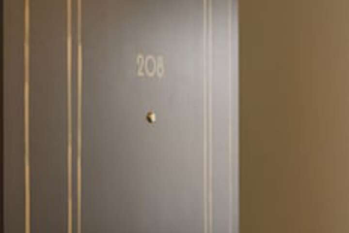 Room 4 of 72
