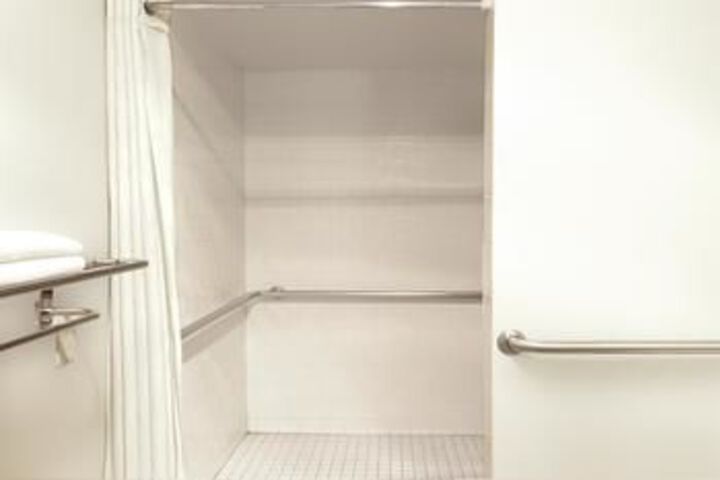 Room 4 of 32