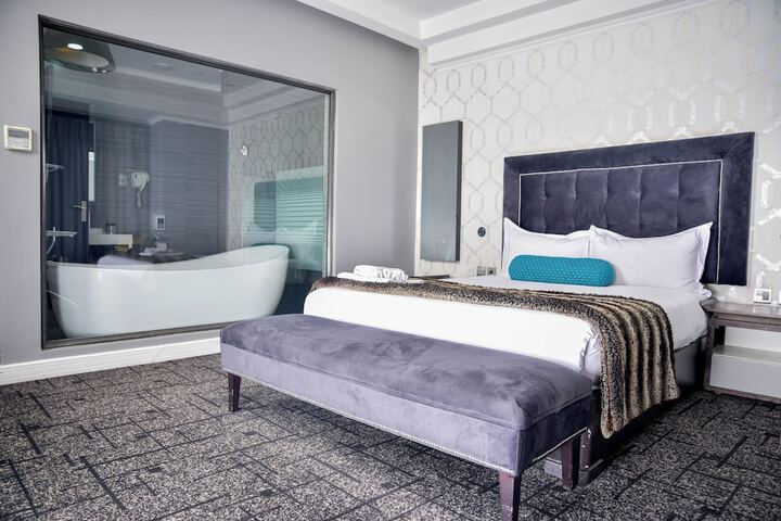 Room 10 of 29