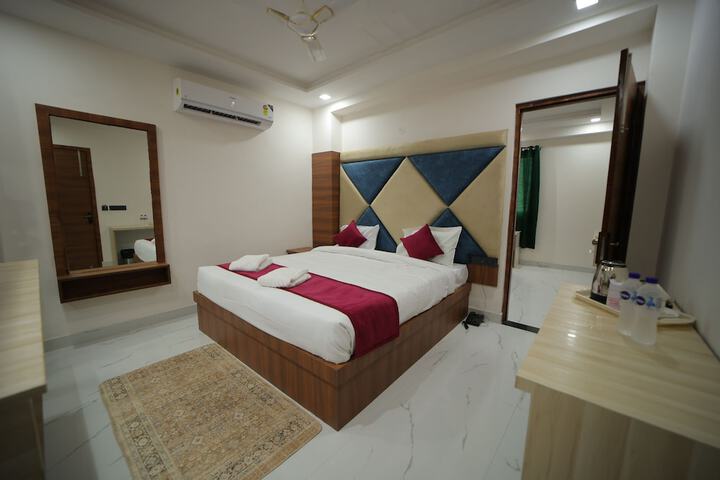 Room 13 of 36