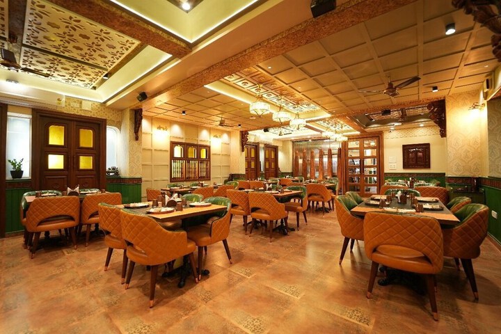 Dining 19 of 25
