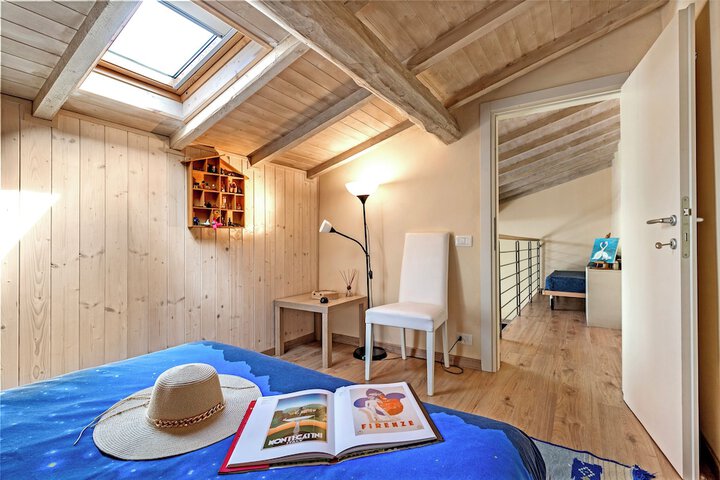 Room 7 of 23