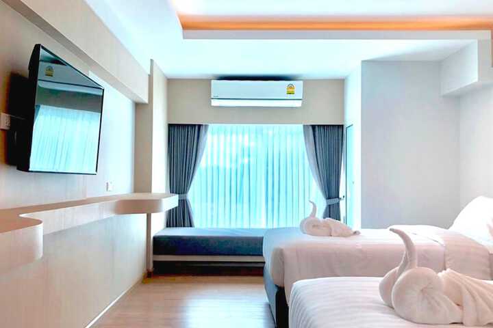 Room 10 of 38