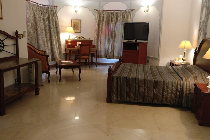 Room 14 of 63