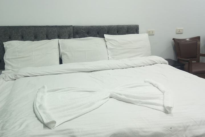 Room 50 of 80