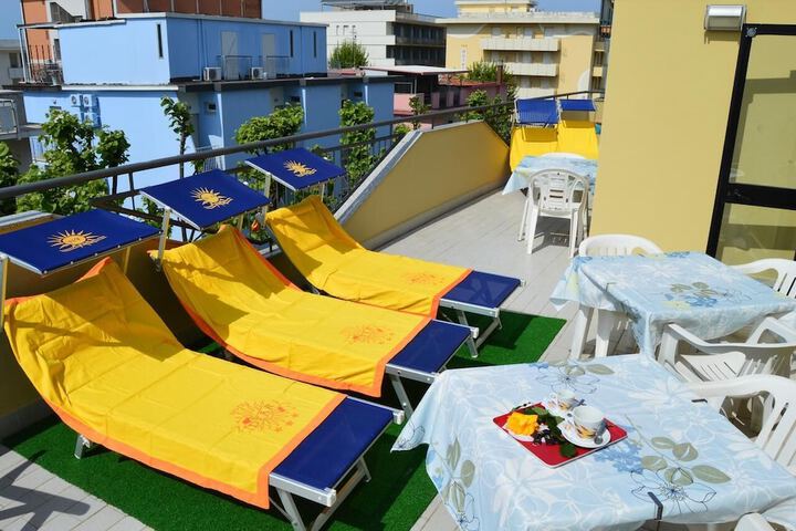 Sundeck 39 of 40