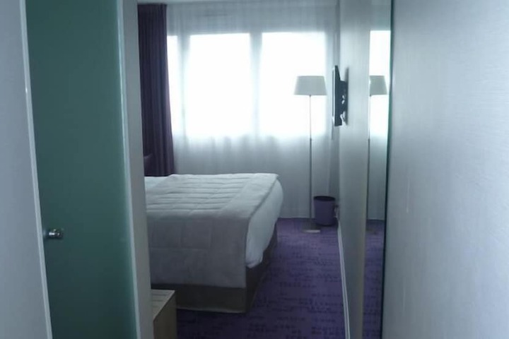 Room 13 of 31