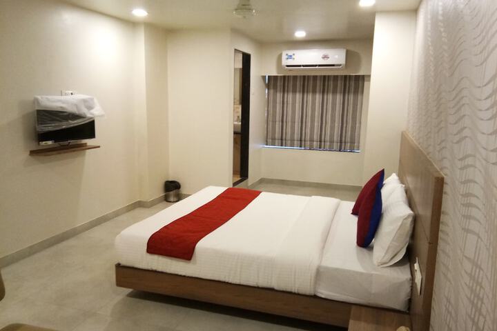 Room 4 of 25