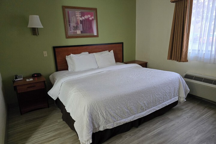 1 King Bed (9 of 9)