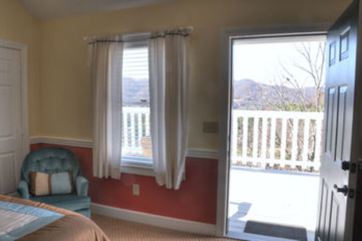 Room 18 of 28