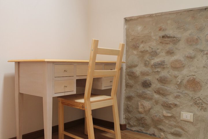 Room 4 of 12