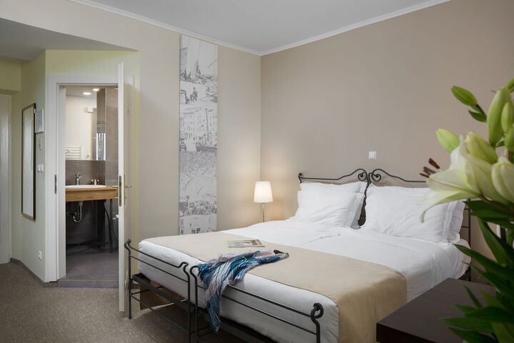 Room 45 of 102