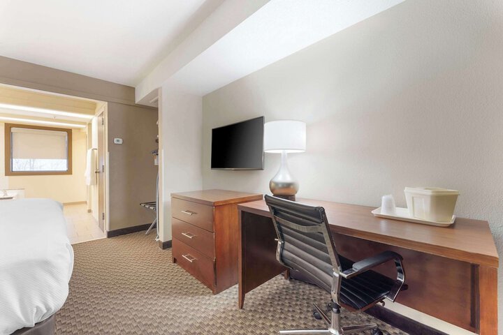 Efficiency Suite King Bed (9 of 9)