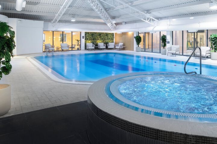 Hotel Pool