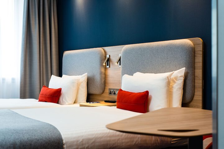 Room 10 of 28