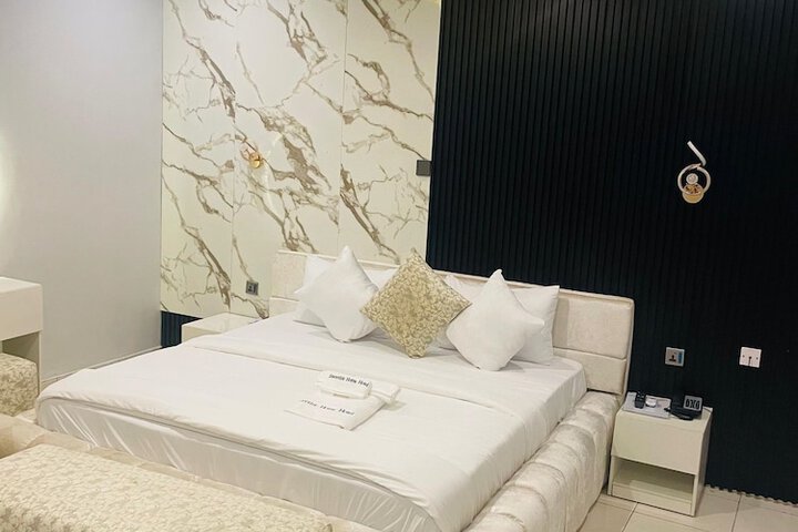 Room 16 of 35