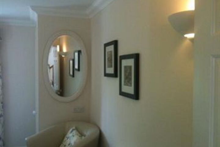 Room 7 of 9