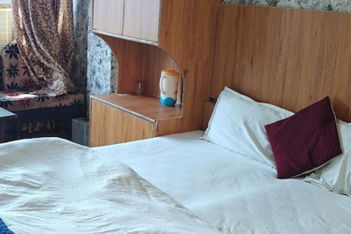Room 2 of 5
