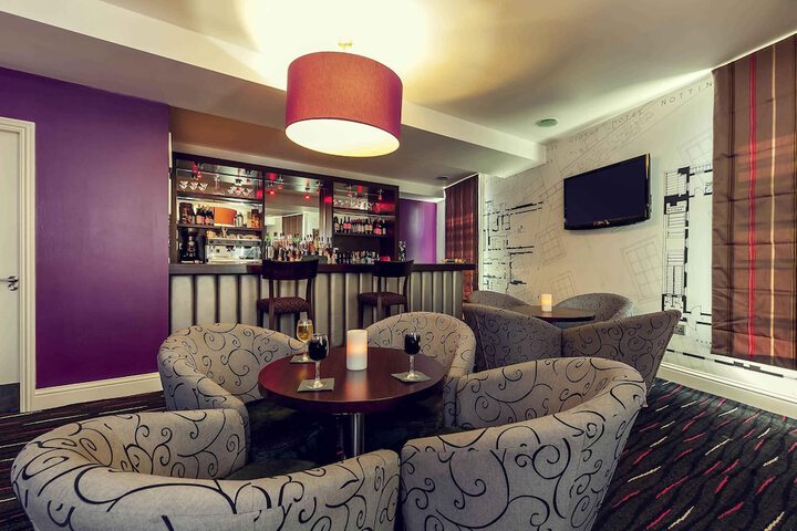Lounge 84 of 104