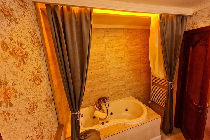 Room 14 of 24