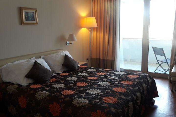 Room 11 of 38
