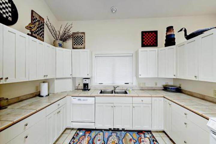3012 Nw Oceania Dr Home in Waldport, OR