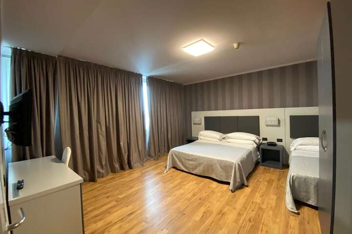 Room 5 of 28