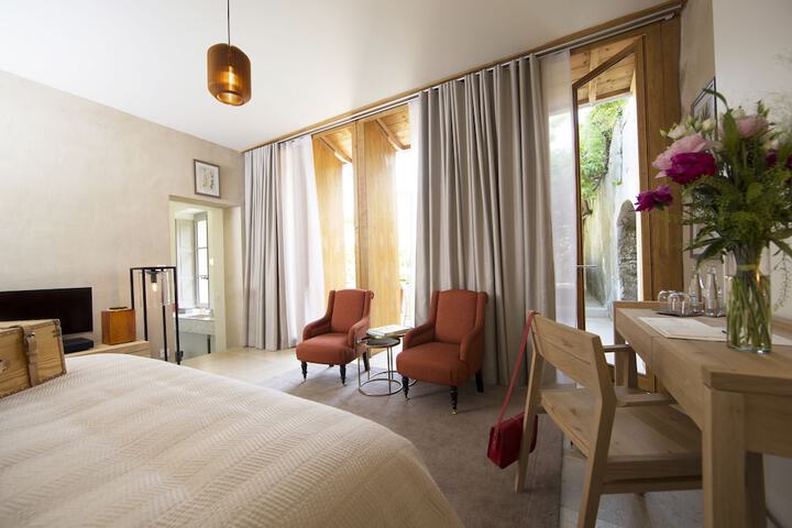 Room 46 of 105