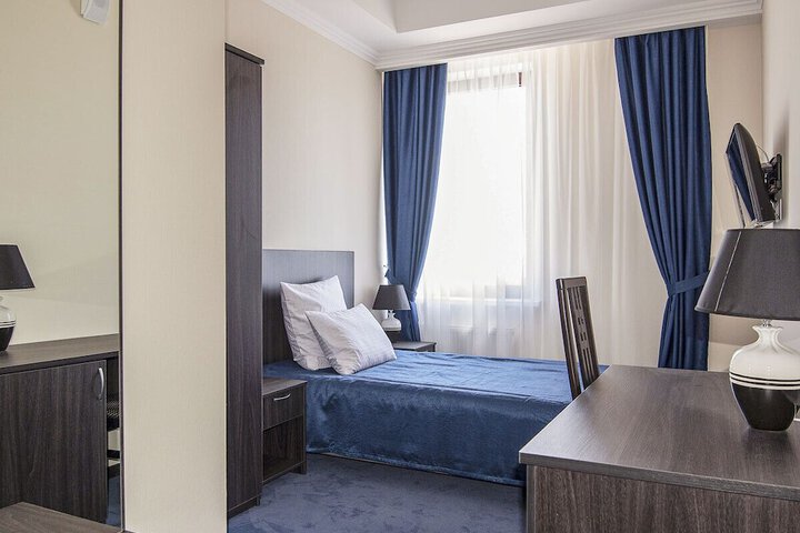 Room 3 of 60