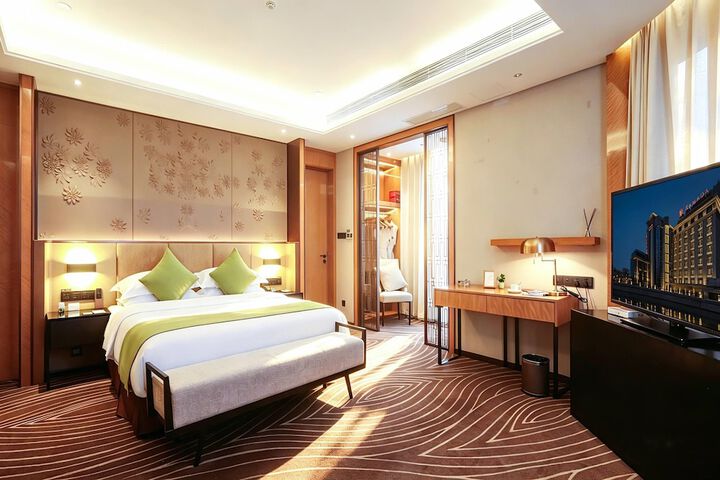 Room 83 of 162