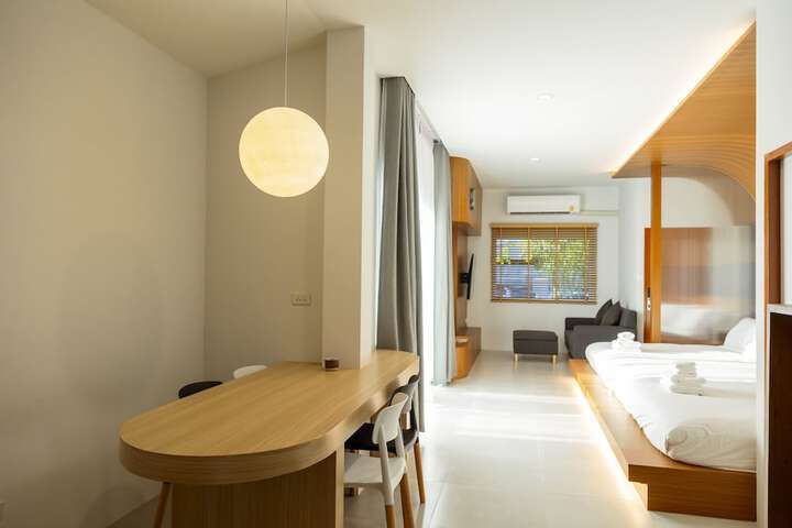 Room 13 of 103