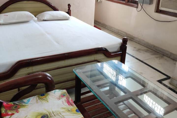Room 2 of 30