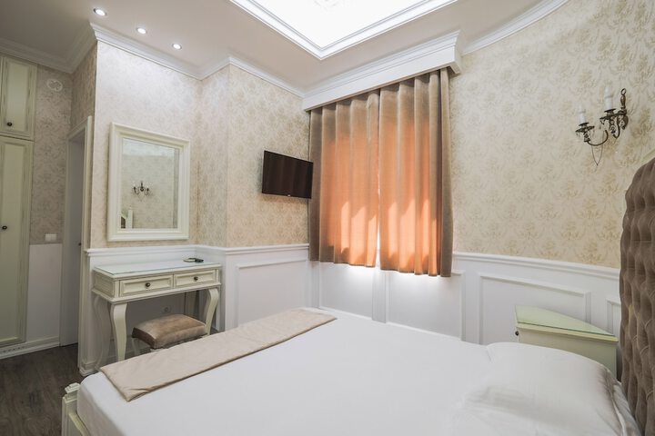 Room 44 of 148