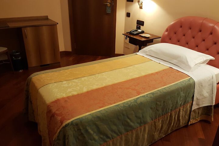 Room 6 of 152