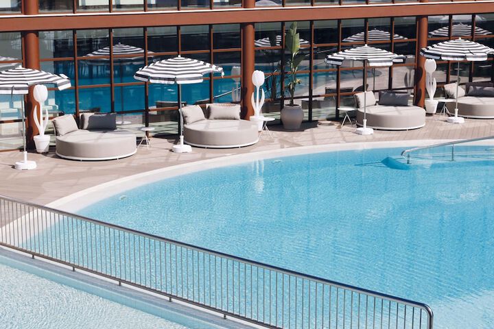 Pool Hotel