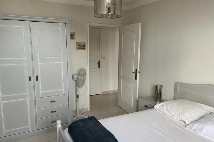 Room 4 of 10