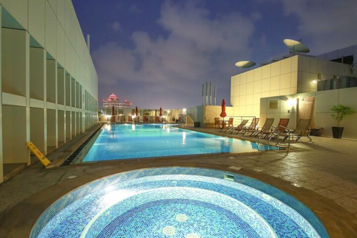 Hotel Pool